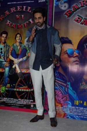 Kriti Sanon Celebrate Her Birthday With Bareilly Ki Barfi Team