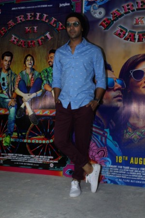 Kriti Sanon Celebrate Her Birthday With Bareilly Ki Barfi Team