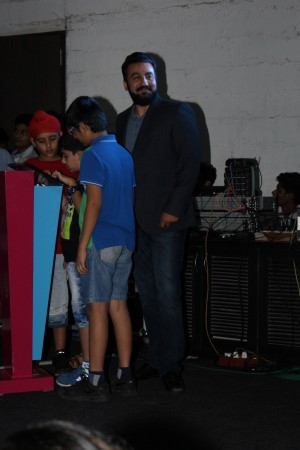 Launch Naak Song Of Film Sniff