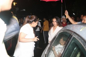 Legendary Actor Padma Bhushan Shashi Kapoor Passes Away - Bollywood Celebs Visit