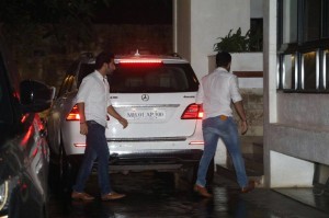 Legendary Actor Padma Bhushan Shashi Kapoor Passes Away - Bollywood Celebs Visit