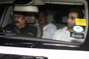 Legendary Actor Padma Bhushan Shashi Kapoor Passes Away - Bollywood Celebs Visit