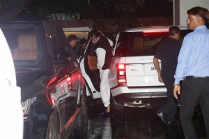 Legendary Actor Padma Bhushan Shashi Kapoor Passes Away - Bollywood Celebs Visit