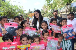 Poonam Pandey Distribute Raincoats To Street Children
