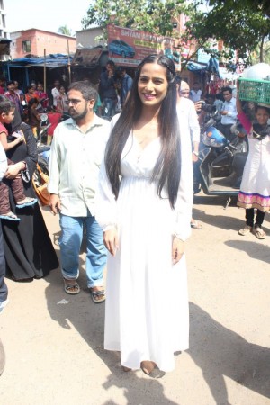 Poonam Pandey Distribute Raincoats To Street Children