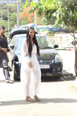 Poonam Pandey Distribute Raincoats To Street Children