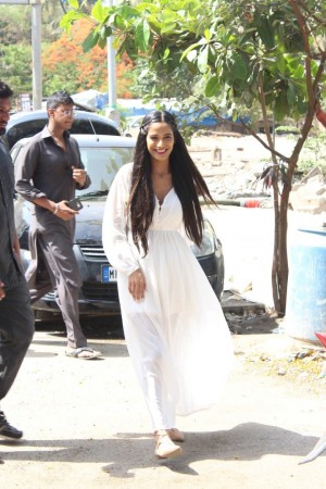 Poonam Pandey Distribute Raincoats To Street Children