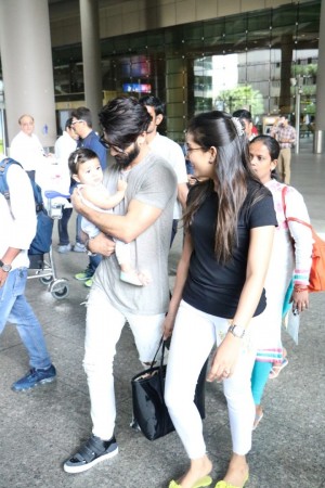 Shahid Kapoor And Mira Rajput Spotted At Airport