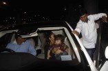  SRK with his family snapped at Mumbai Airport