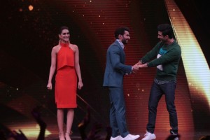 Sushant Singh Rajput And Kriti Sanon Promote Raabta On Sabse Bada Kalakar