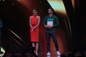 Sushant Singh Rajput And Kriti Sanon Promote Raabta On Sabse Bada Kalakar
