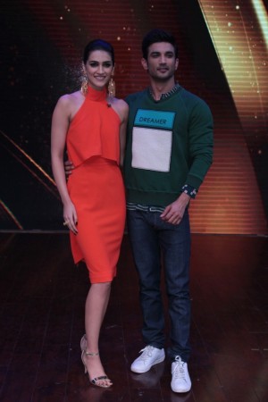 Sushant Singh Rajput And Kriti Sanon Promote Raabta On Sabse Bada Kalakar