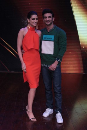 Sushant Singh Rajput And Kriti Sanon Promote Raabta On Sabse Bada Kalakar