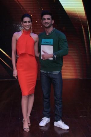Sushant Singh Rajput And Kriti Sanon Promote Raabta On Sabse Bada Kalakar