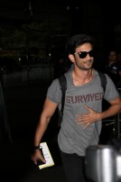 Sushant Singh Rajput And Kriti Sanon Spotted At Airport