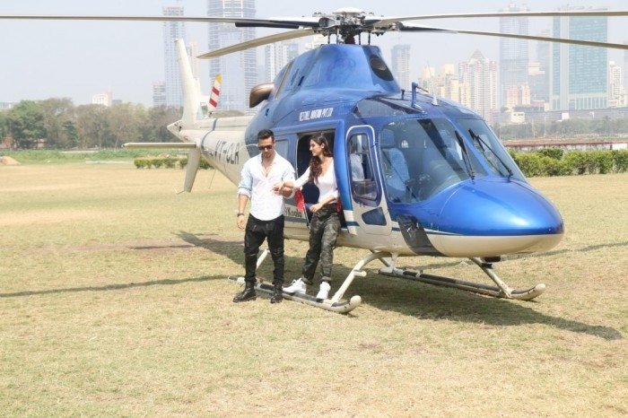 Tiger Shroff And Disha Patani Arrive In Chopper At Mahalaxmi Racecourse