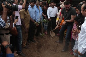 Tree Plantation & Initiative By MCGM & Bhamla Foundation With Sanjay Dutt