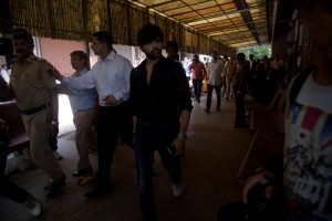 Himesh Reshammiya (aka) HimeshReshammiya