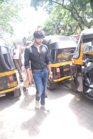 Himesh Reshammiya (aka) HimeshReshammiya