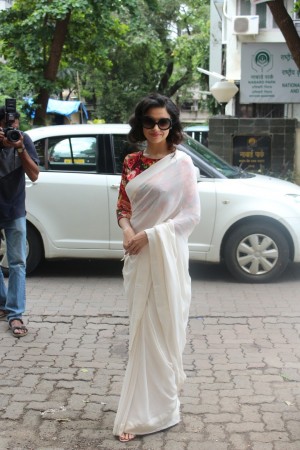 Divya Khosla Kumar (aka) Divya KhoslaKumar