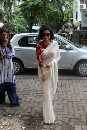 Divya Khosla Kumar (aka) Divya KhoslaKumar