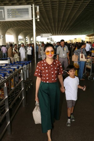 Divya Khosla Kumar (aka) Divya KhoslaKumar