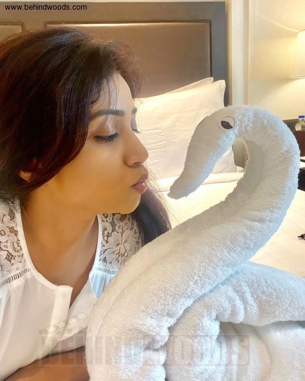 Shreya Ghoshal (aka) ShreyaGhoshal