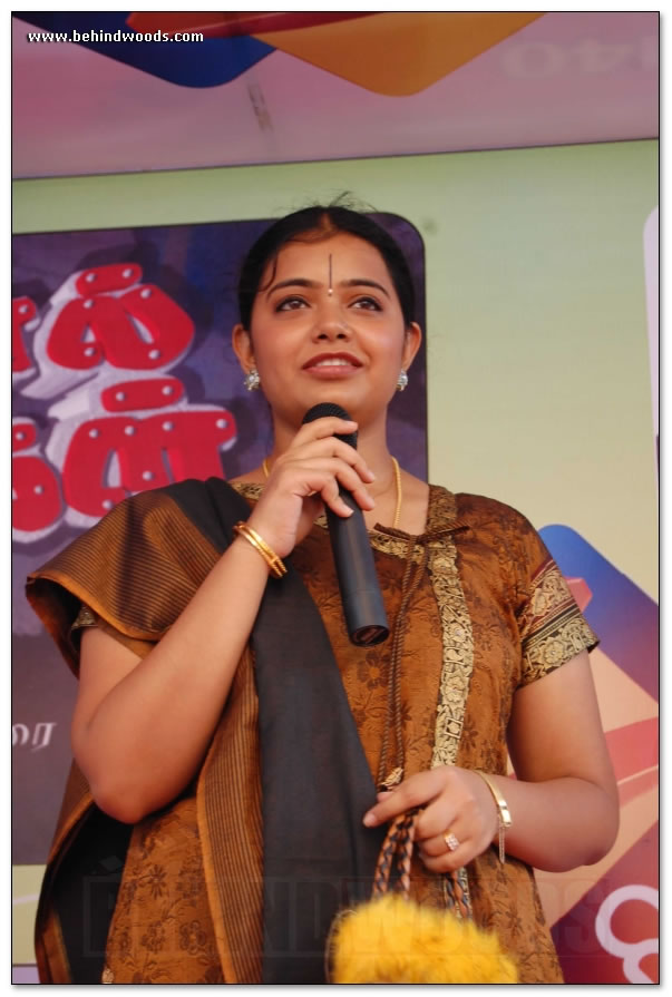 Going place - Zee Bus launch images