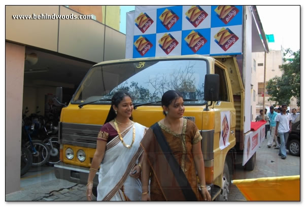 Going place - Zee Bus launch images