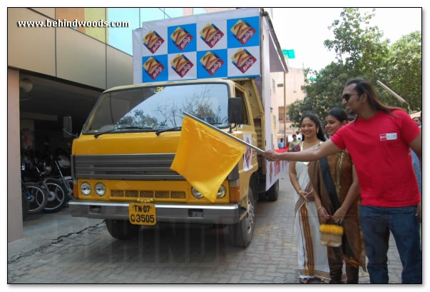 Going place - Zee Bus launch images