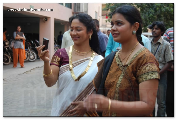 Going place - Zee Bus launch images