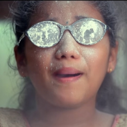 Kaamuki Movie Kurumbi Video Song