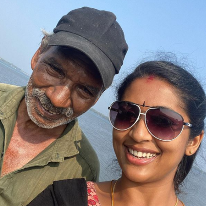 Navya Nair shocked by a question from Fan at Oruthee Location