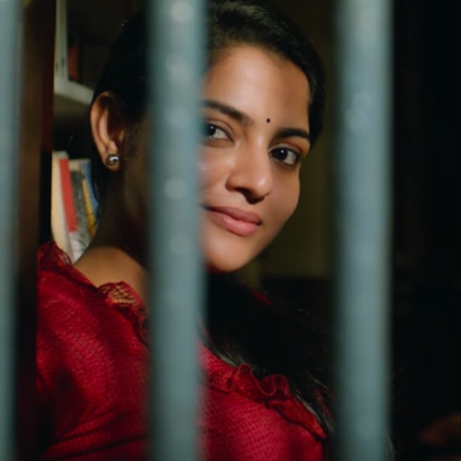 Rasathi Song Video from Aravindante Athidhikal