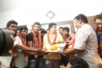 Kaththi Sandai (aka) Kaththi Sandai