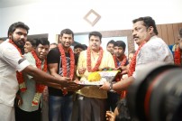 Kaththi Sandai (aka) Kaththi Sandai