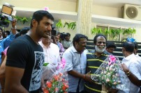 Kaththi Sandai (aka) Kaththi Sandai