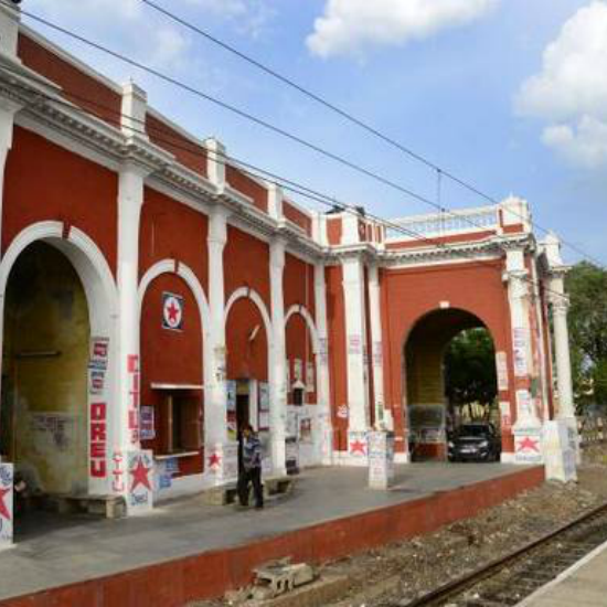 Royapuram railway station is the oldest railway station that is currently operational in India.
