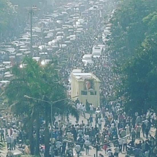 ஸ்ரீதேவிக்காக திரண்ட பொதுமக்கள்!