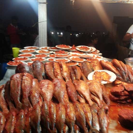 Foodies who try everything from fish to sundal