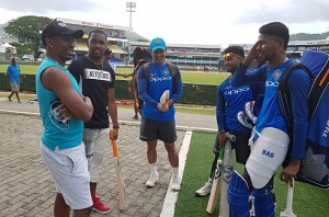 Dwayne, Darren Bravo meet Dhoni, Pandya, Pant during practice