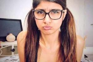 Video Viral! Professor calls Mia Khalifa's name during attendance after student pranks him