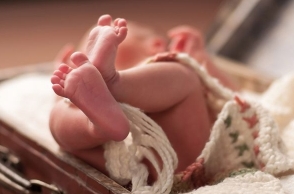 8-month-old boy dies after swallowing balloon