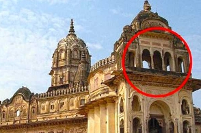 A British tourist fell to death while clicking pictures at a temple in India