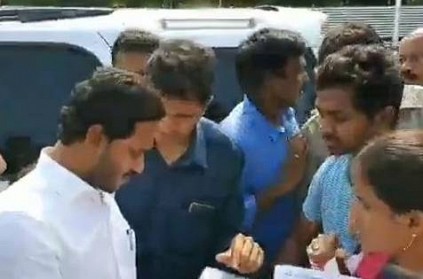 Andhra CM Jaganmohan Reddy stops convoy to help cancer patient
