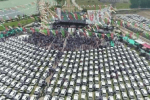 Businessman Turns Santa Claus Yet Again; Gifts Employees 600 Cars For Diwali