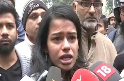 Delhi Jamia Student Protest, Student Breaks Down violence on CAA 