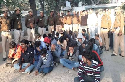 Delhi police arrested 30 people for running fake call centre