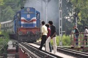 Man Elopes With Girl, Marries Her; Then Throws Her Off Speeding Train: Passengers Stunned