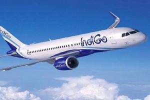 Cardiac arrest in flight, doctor saves a life in less than a minute!